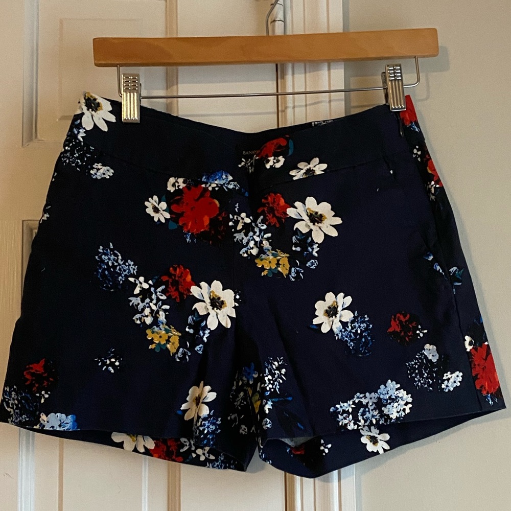 Banana republic floral shorts size 0 NWT